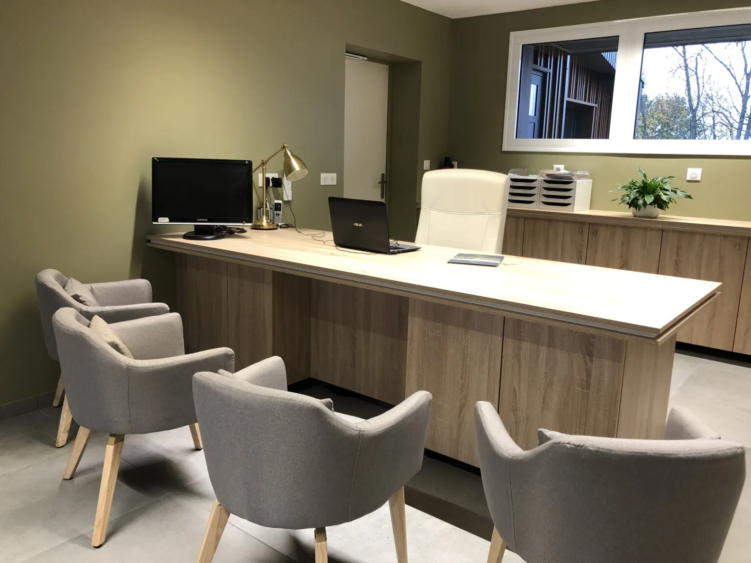 Bureau de rendez-vous confidentiel et sobre pour l'organisation d'obsèques avec des conseillers